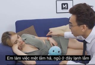 Sếp dâm đãng ép buộc thư ký xinh đẹp trong cơn mê